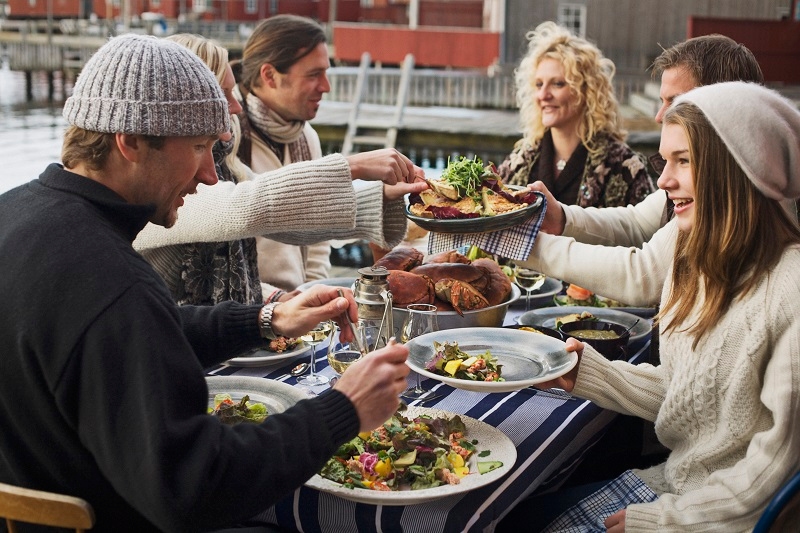 Family and friends eating web